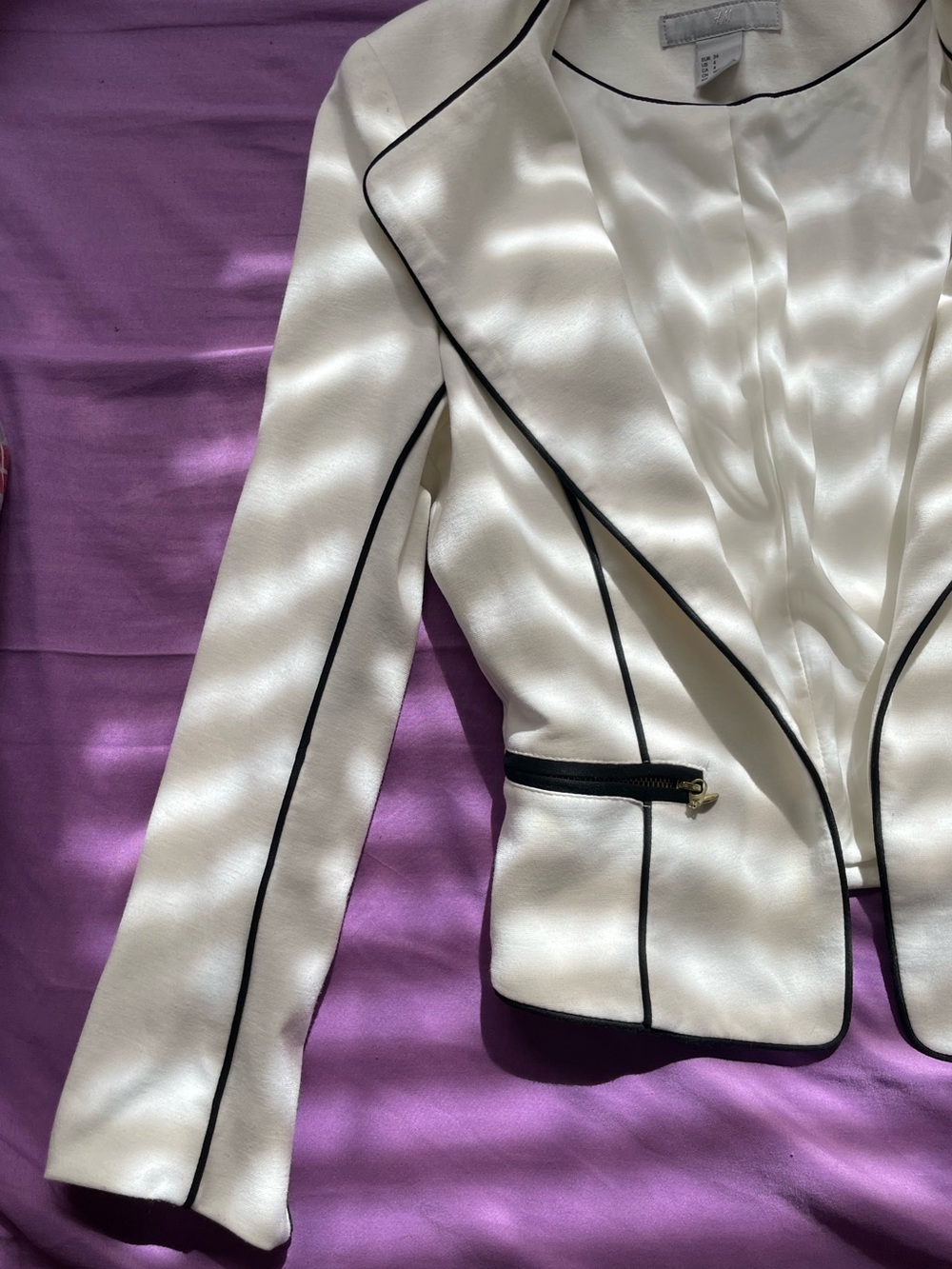 H&M White Jacket with Black Contrast Piping - Picture 7 of 11